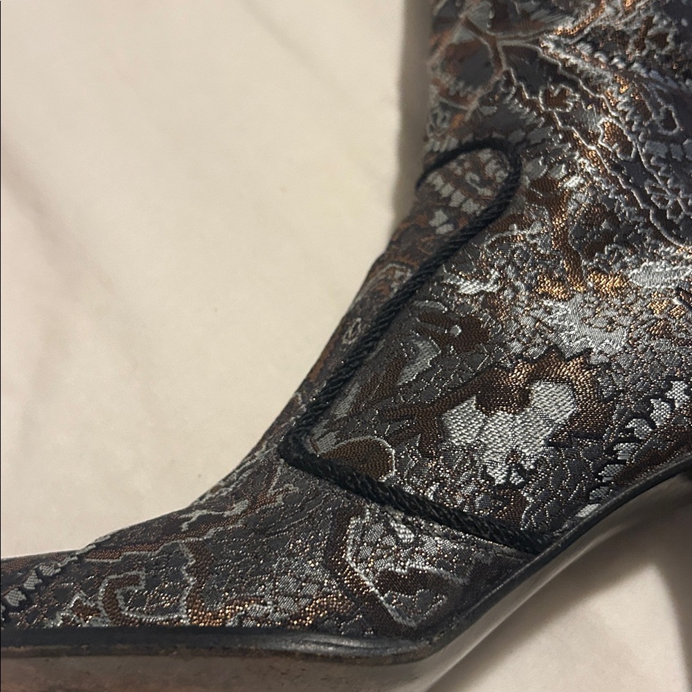 Stuart Weitzman - Picture 9 of 13